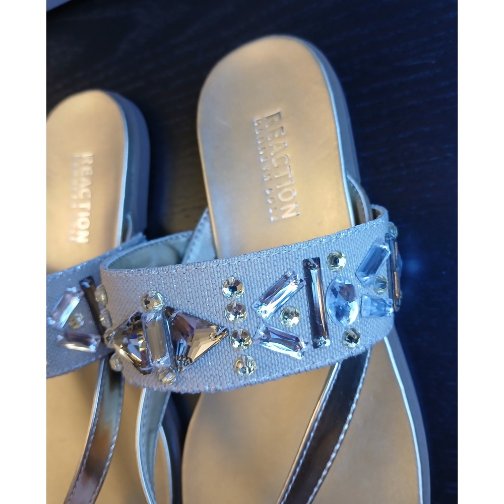 Kenneth Cole Reaction Winni Soft Gold Crystal Thong Flat Sandals Women 7 NEW - Picture 3 of 12